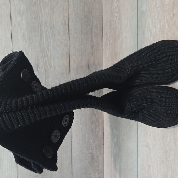UGG Australia Women 5819 Black Knit Sweater Buttons Boots Shoes Sz 7 - Picture 7 of 8